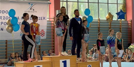 Powiększ grafikę: Uczennice podczas zawodów
