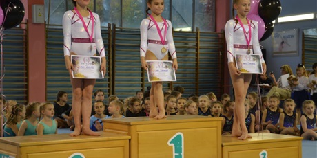 Powiększ grafikę: Uczennica podczas zawodów