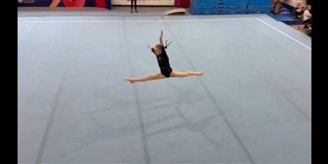 Powiększ grafikę: Uczennica podczas zawodów