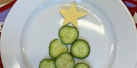 Świąteczne choinki z owoców