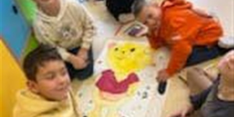 Powiększ grafikę: Z okazji Światowego Dnia Pluszowego Misia misie wykonane różnymi technikami zagościły w świetlicy