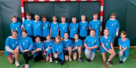 Powiększ grafikę: Uczniowie podczas turnieju