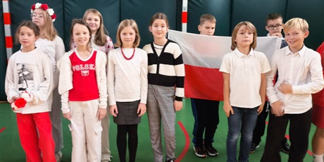 Powiększ grafikę: Udział uczniów w akcji „Szkoła do hymnu”