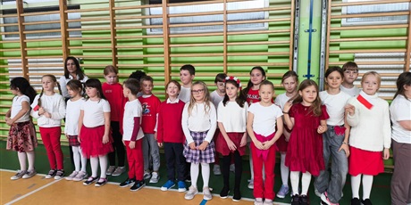 Powiększ grafikę: Udział uczniów w akcji „Szkoła do hymnu”