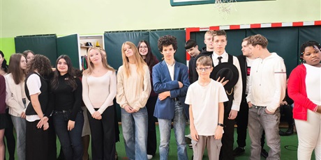 Powiększ grafikę: Udział uczniów w akcji „Szkoła do hymnu”