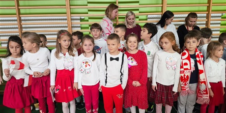 Powiększ grafikę: Udział uczniów w akcji „Szkoła do hymnu”