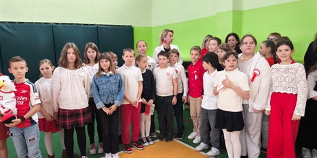 Powiększ grafikę: Udział uczniów w akcji „Szkoła do hymnu”