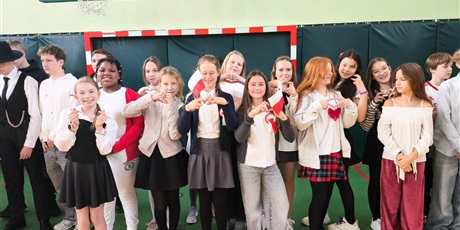 Powiększ grafikę: Udział uczniów w akcji „Szkoła do hymnu”