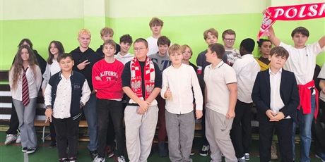 Powiększ grafikę: Udział uczniów w akcji „Szkoła do hymnu”