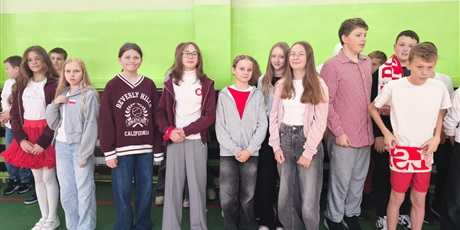 Powiększ grafikę: Udział uczniów w akcji „Szkoła do hymnu”