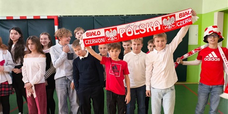 Powiększ grafikę: Udział uczniów w akcji „Szkoła do hymnu”