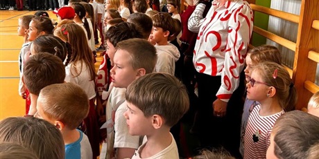 Powiększ grafikę: Udział uczniów w akcji „Szkoła do hymnu”