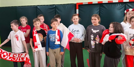 Powiększ grafikę: Udział uczniów w akcji „Szkoła do hymnu”