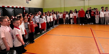 Powiększ grafikę: Udział uczniów w akcji „Szkoła do hymnu”