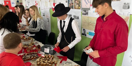 Powiększ grafikę: Kawiarenka patriotyczna