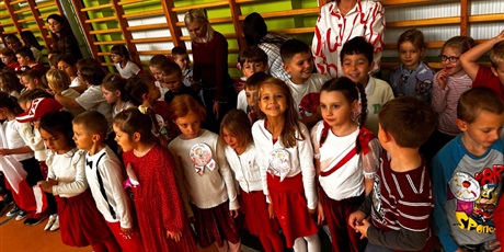 Powiększ grafikę: Udział uczniów w akcji „Szkoła do hymnu”