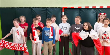 Powiększ grafikę: Udział uczniów w akcji „Szkoła do hymnu”