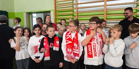 Powiększ grafikę: Udział uczniów w akcji „Szkoła do hymnu”