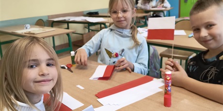 Powiększ grafikę: Dzieci podczas zajęć świetlicowych