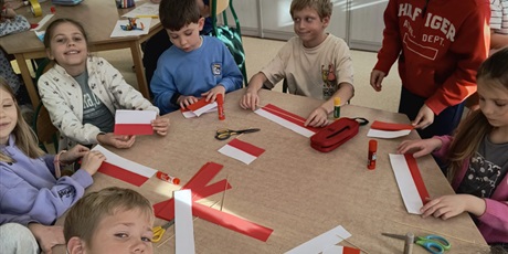 Powiększ grafikę: Dzieci podczas zajęć świetlicowych