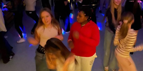 Powiększ grafikę: Dyskoteka szkolna