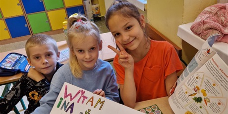 Powiększ grafikę: Uczniowie podczas zajęć.