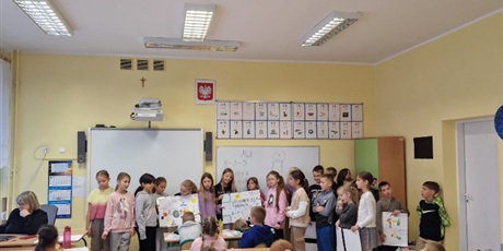 Powiększ grafikę: Uczniowie podczas zajęć.