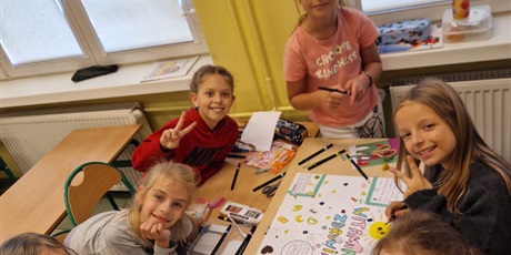 Powiększ grafikę: Uczniowie podczas zajęć.