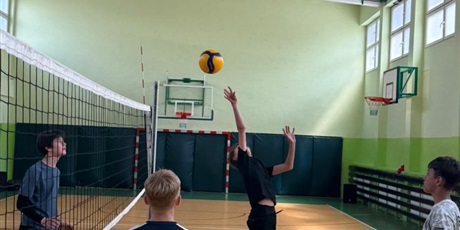 Powiększ grafikę: Uczniowie podczas turnieju