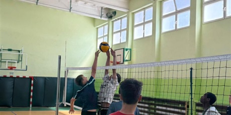 Powiększ grafikę: Uczniowie podczas turnieju