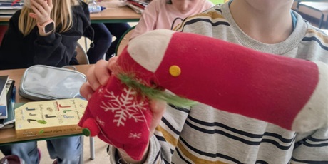 Powiększ grafikę: Uczniowie podczas zajęć