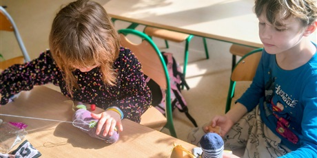 Powiększ grafikę: Uczniowie podczas zajęć