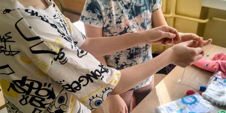 Powiększ grafikę: Uczniowie podczas zajęć