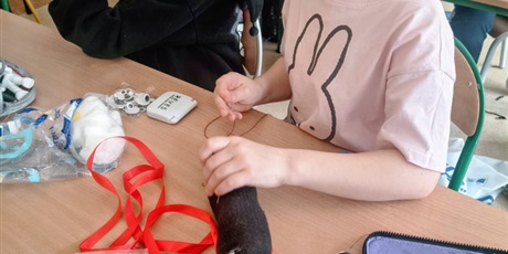 Powiększ grafikę: Uczniowie podczas zajęć