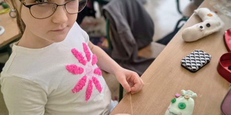 Powiększ grafikę: Uczniowie podczas zajęć