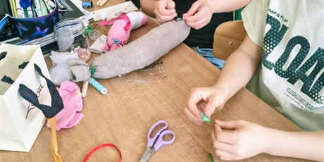 Powiększ grafikę: Uczniowie podczas zajęć