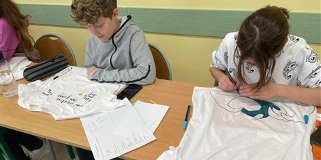 Powiększ grafikę: Uczniowie podczas zajęć