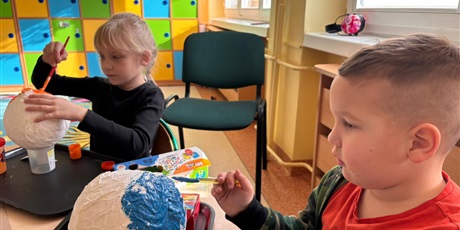 Powiększ grafikę: Dzieci podczas zajęć