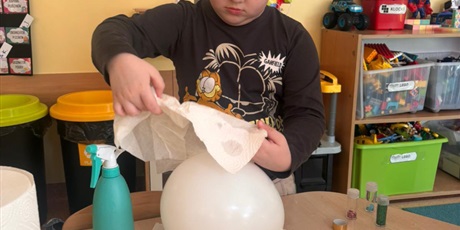 Powiększ grafikę: Dzieci podczas zajęć