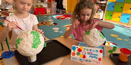 Powiększ grafikę: Dzieci podczas zajęć