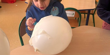 Powiększ grafikę: Dzieci podczas zajęć