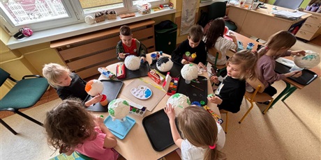 Powiększ grafikę: Dzieci podczas zajęć