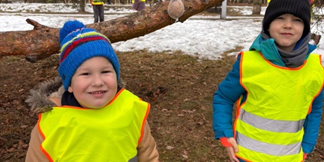 Powiększ grafikę: Wyjście dzieci do parku