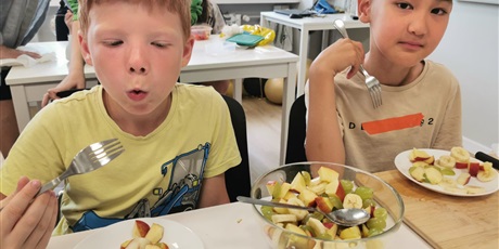 Powiększ grafikę: Uczniowie podczas zajęć