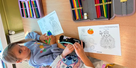 Powiększ grafikę: Dzieci podczas zajęć