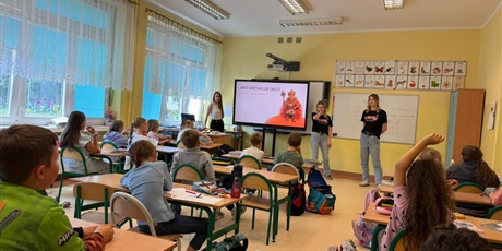 Powiększ grafikę: Dzieci podczas zajęć