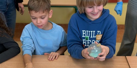 Warsztaty „Chemiczny ogród” oraz „Magiczny owoc” w 2b