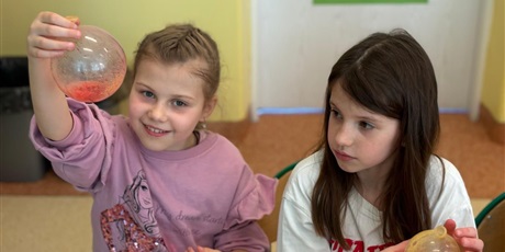 Powiększ grafikę: Uczniowie podczas warsztatów