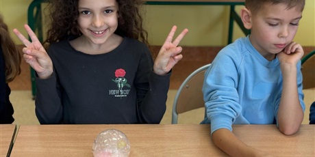 Powiększ grafikę: Uczniowie podczas warsztatów