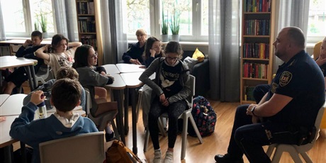 Powiększ grafikę: Uczniowie podczas warsztatów